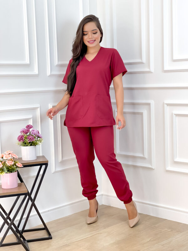 Scrubs Oxfordine Jogger com Manga Vinho