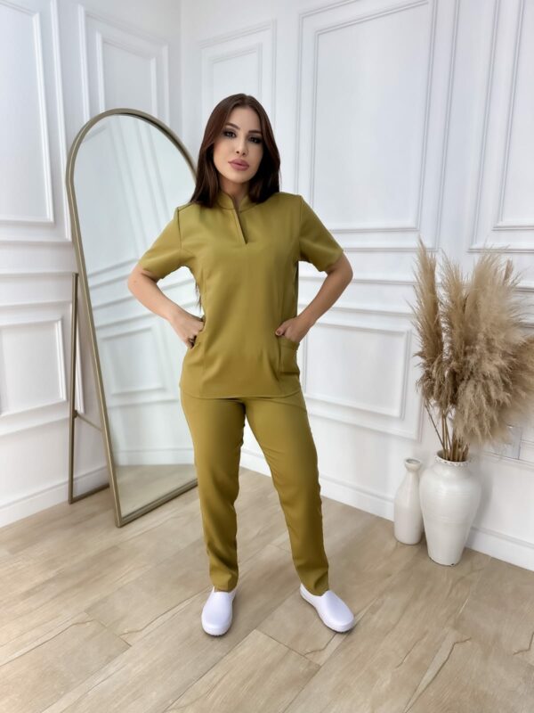 Scrubs Catherine Alfaiataria Caqui
