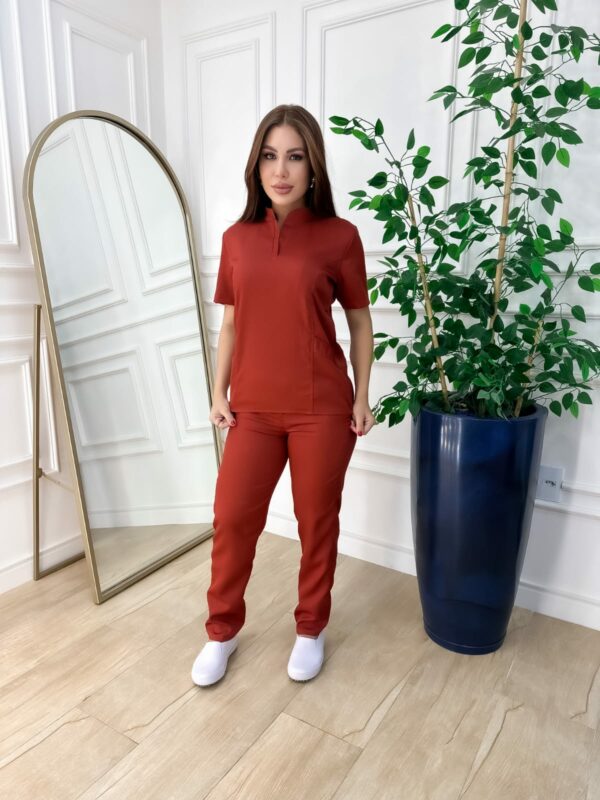 Scrubs Catherine Alfaiataria Conhaque